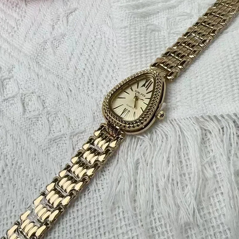 Elegant Snake-Inspired Women’s Quartz Watch – Fashion Silver & Gold Design