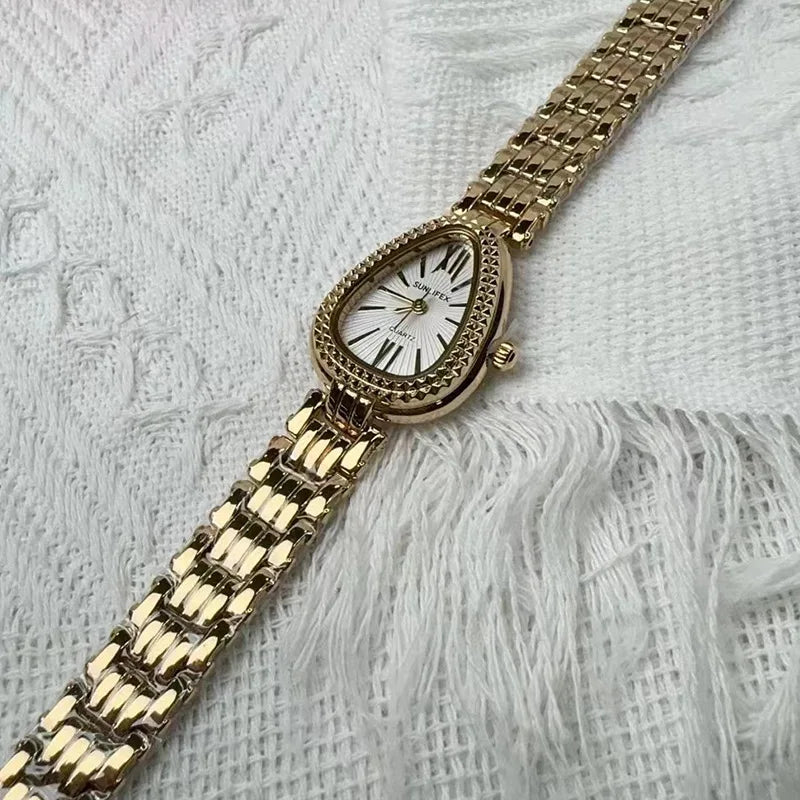 Elegant Snake-Inspired Women’s Quartz Watch – Fashion Silver & Gold Design