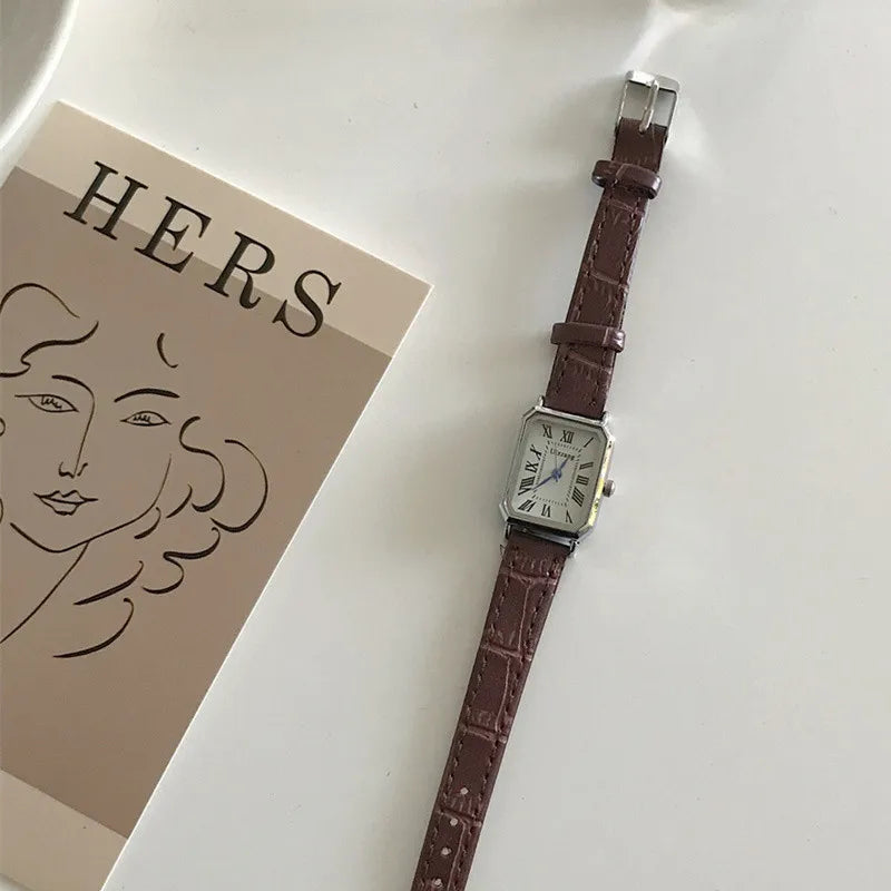 Retro Women’s Quartz Watch with Classic Leather Strap