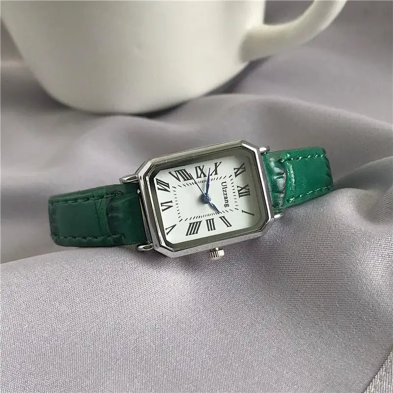 Retro Women’s Quartz Watch with Classic Leather Strap