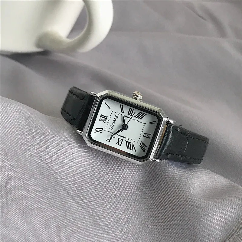 Retro Women’s Quartz Watch with Classic Leather Strap